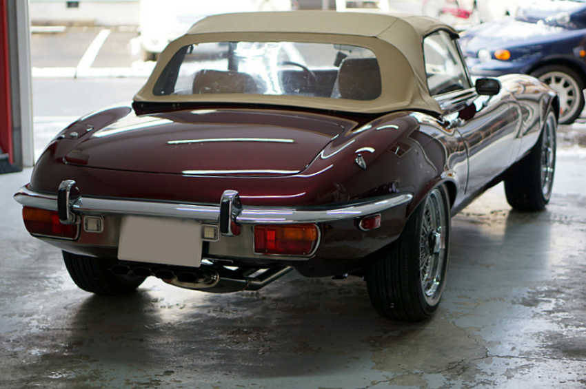 ジャガーEタイプシリーズ3ロードスターのコーティング施工事例ph_2